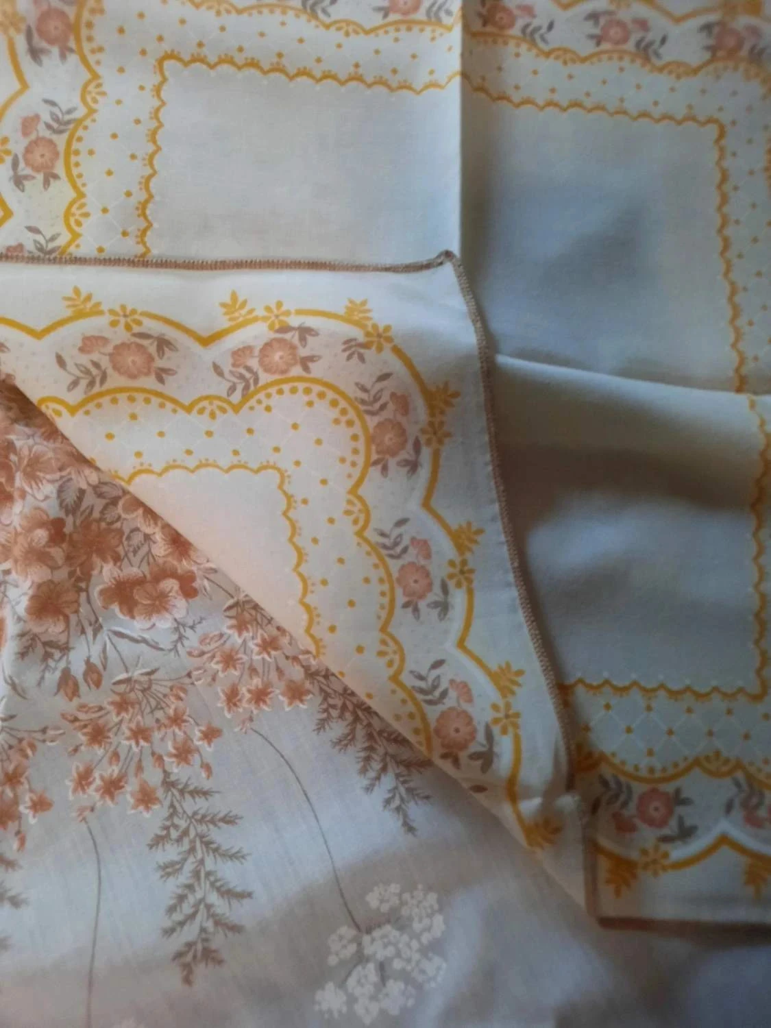 🥀Nappe ronde et ses 10 serviettes. – photo 7